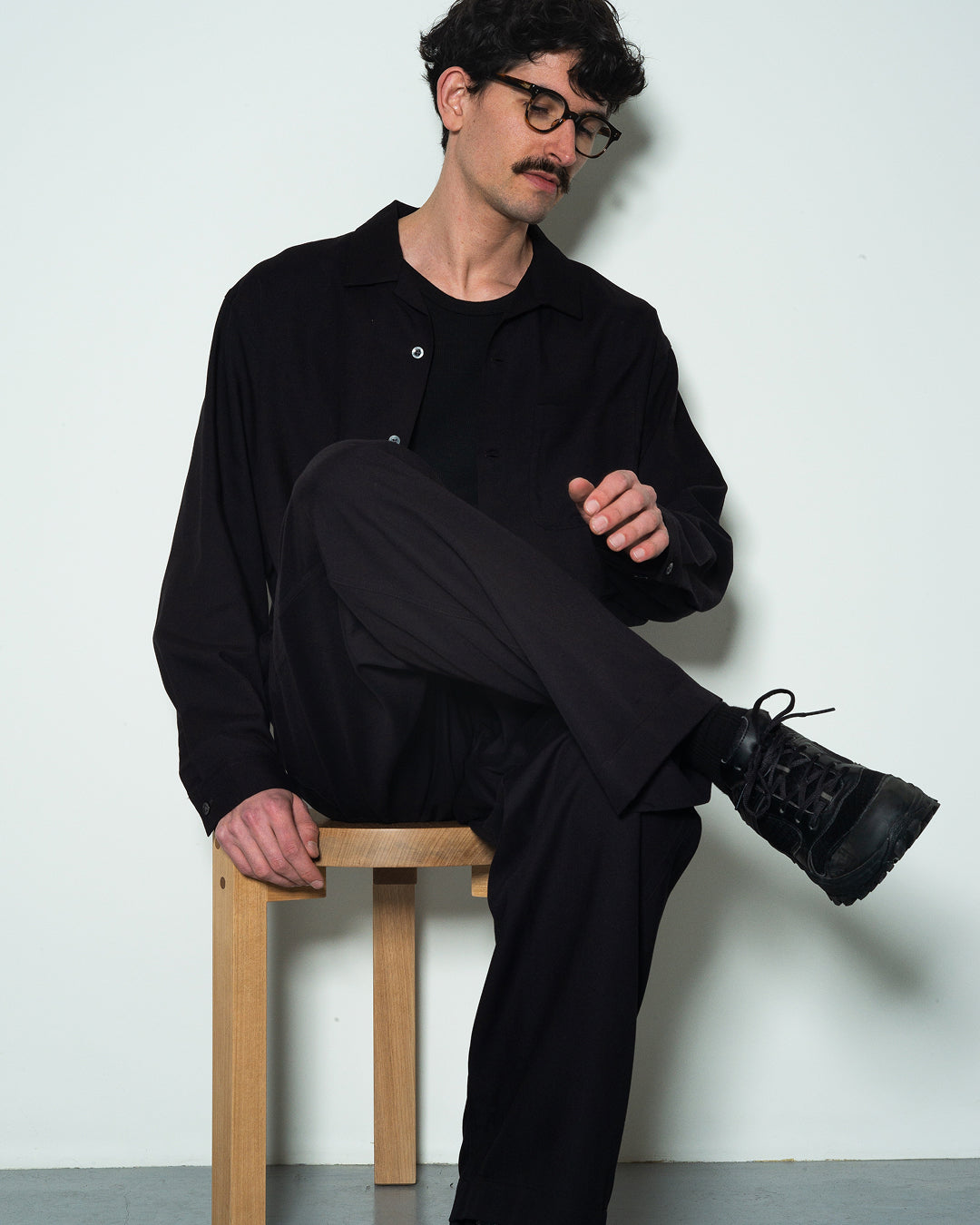 Open Collar Shirt/ Black Rayon Gabardine – FRONT 11201